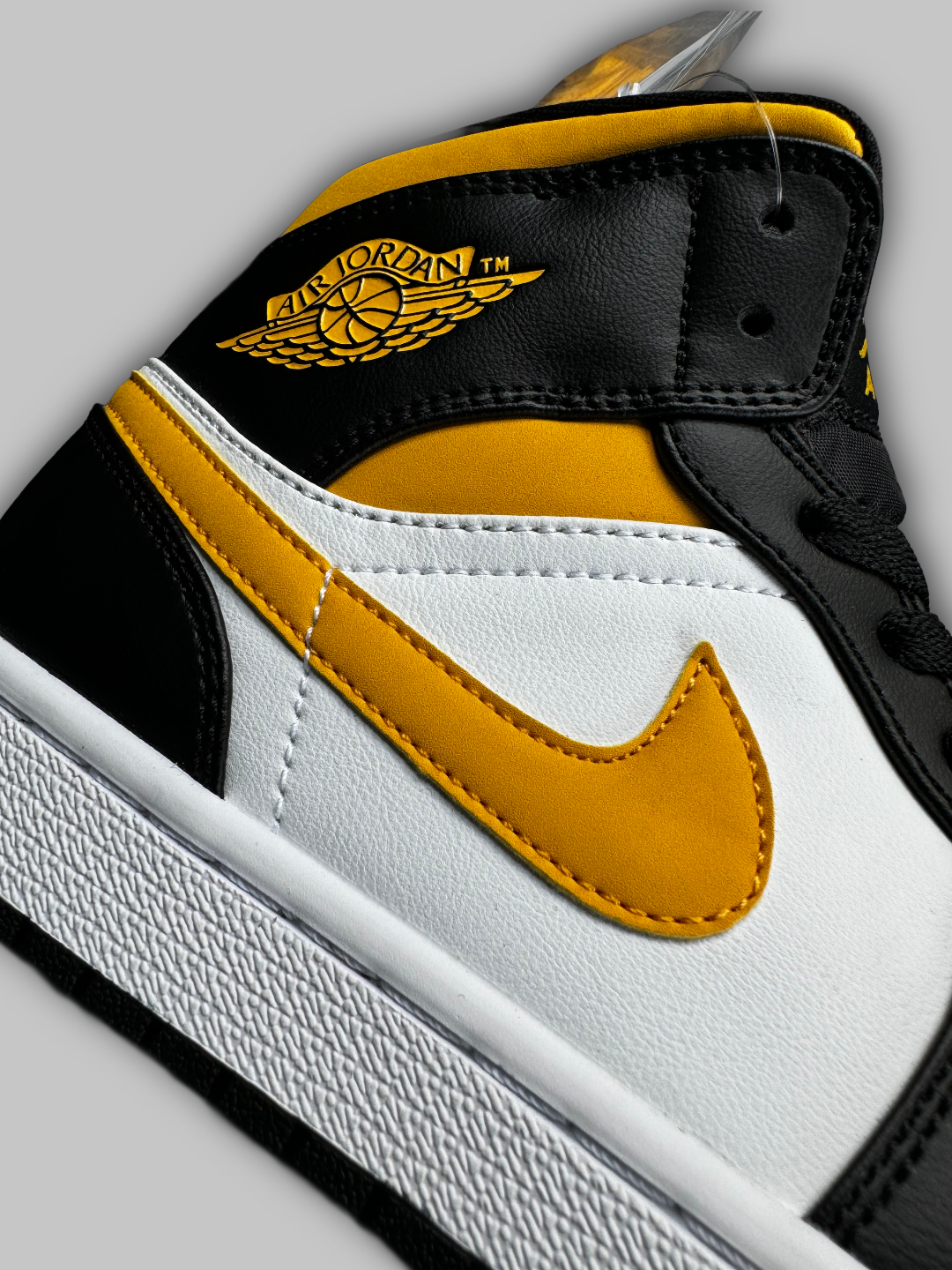 Jordan 1 Mid White Pollen Black